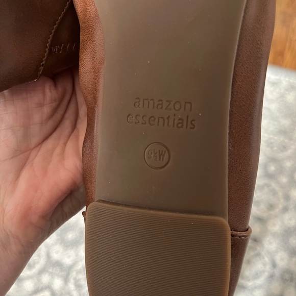 NWOT Amazon Essentials Brown Flats 91/2 W - Picture 5 of 6